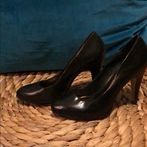 Nine West dark olive green heels 5.5